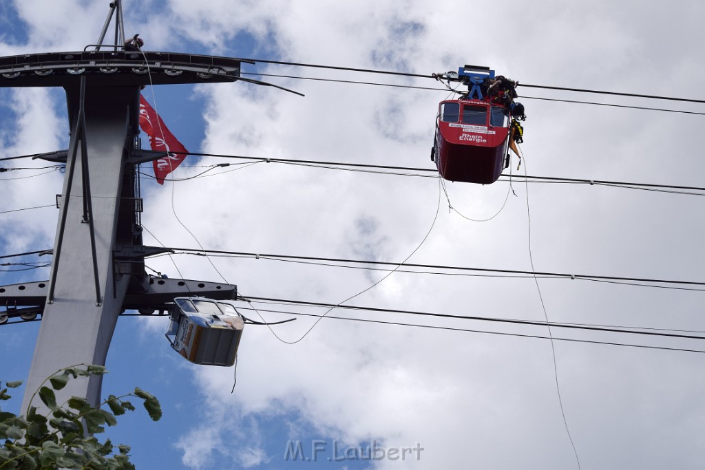 Koelner Seilbahn Gondel blieb haengen Koeln Linksrheinisch P335.JPG - Miklos Laubert